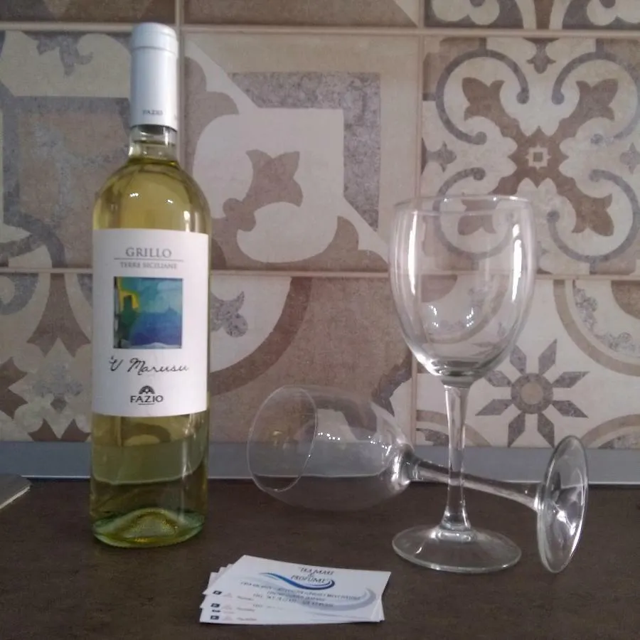 Appartamento Tra mare e profumi Trapani 0*,